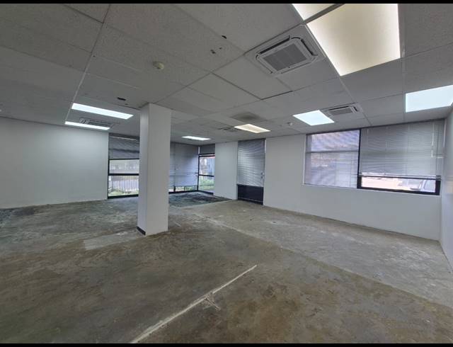 146M² OFFICE TO LET IN SANDHURST